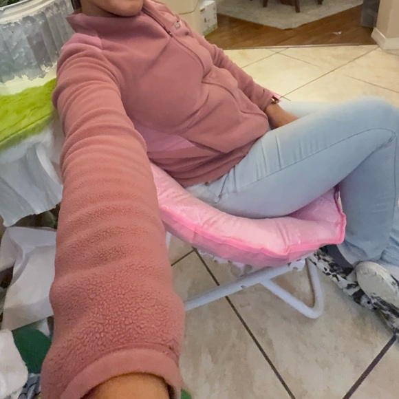 Hello kitty pink saucer chair - Picture 5 of 8